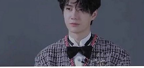 娱乐圈背后的秘密：明星真实生活大揭秘