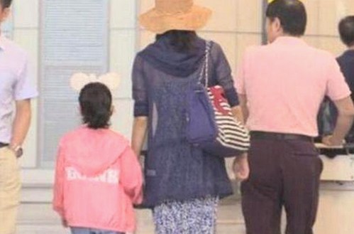 娱乐圈背后的甜蜜与苦涩:从吃瓜视频看明星与粉丝的微妙关系